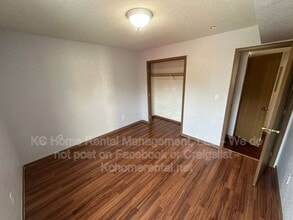 1006 W Royle St in Richmond, MO - Foto de edificio - Building Photo