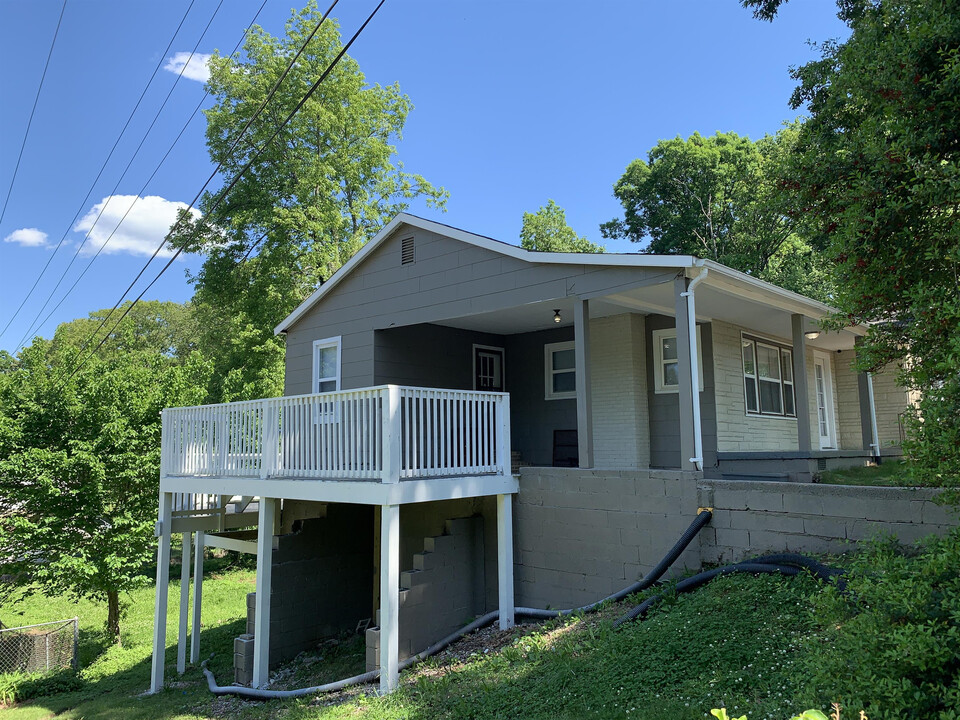 1862 Randolph St in Florence, AL - Building Photo