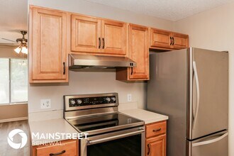 542 Ortega St SE in Palm Bay, FL - Foto de edificio - Building Photo
