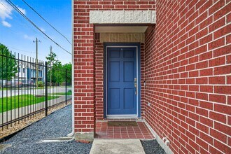 2705 Rutland St in Houston, TX - Building Photo - Building Photo