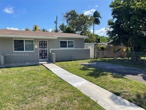 1172 NW 100th Terrace in Miami, FL - Building Photo - Building Photo
