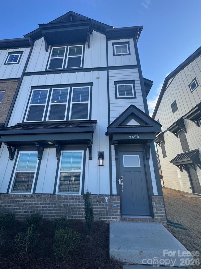 9458 Senator Royall Dr in Charlotte, NC - Building Photo - Building Photo