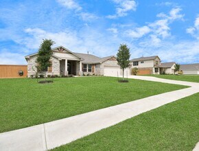 395 Hunter Rnch Wy in Dayton, TX - Foto de edificio - Building Photo