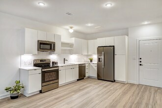 100 Mockingbird Ln W in Austin, TX - Building Photo - Building Photo