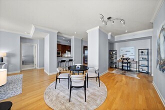 310 S Michigan Ave, Unit 2101 in Chicago, IL - Foto de edificio - Building Photo