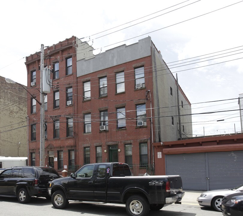 91 Verona St in Brooklyn, NY - Building Photo