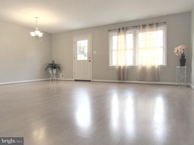 3137 Cedar Grove Dr in Fairfax, VA - Building Photo - Building Photo