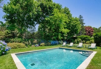 375 Hill St in Southampton, NY - Building Photo - Building Photo
