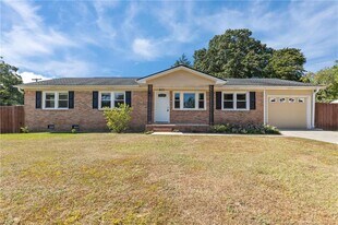 6171 Timberland Dr in Fayetteville, NC - Building Photo