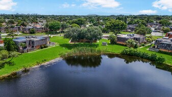 388 Lake Arbor Dr in Palm Springs, FL - Building Photo