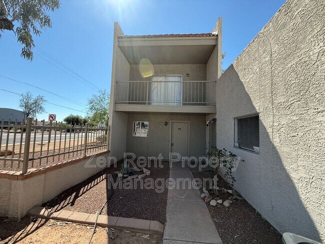 2843 E Marconi Ave in Phoenix, AZ - Building Photo - Building Photo