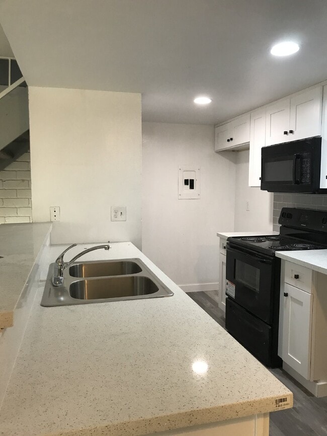 735 Halyard St in Port Hueneme, CA - Building Photo - Building Photo