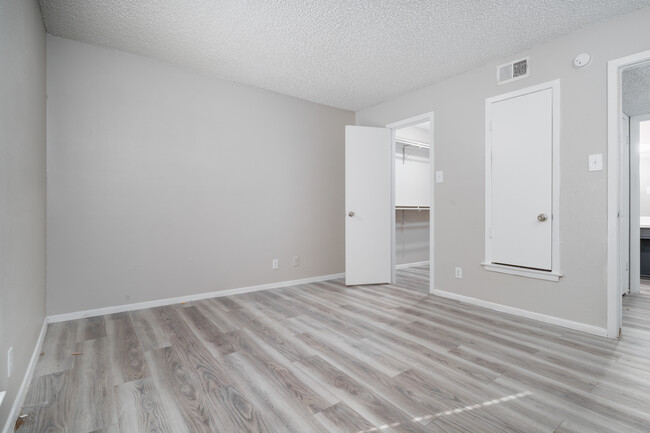 Ridge at Southcross in San Antonio, TX - Foto de edificio - Building Photo