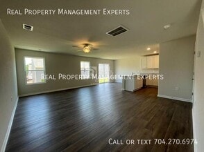 8104 Derby Wood Ln in Charlotte, NC - Building Photo - Building Photo