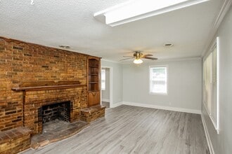 2351 Laurie St in Cayce, SC - Building Photo - Building Photo