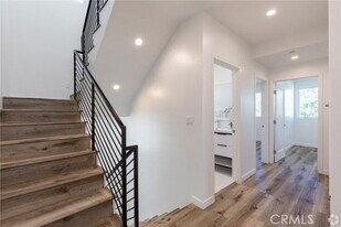 5655 Hazeltine Ave in Los Angeles, CA - Building Photo