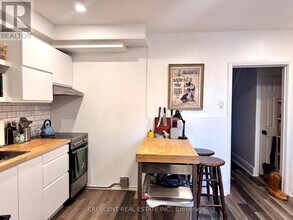 1057 Davenport Rd in Toronto, ON - Building Photo - Building Photo