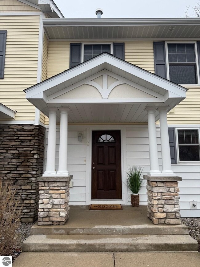 1495 Newport St in Traverse City, MI - Building Photo - Building Photo