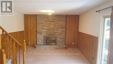 2075 Salmon Rd in Oakville, ON - Building Photo - Building Photo