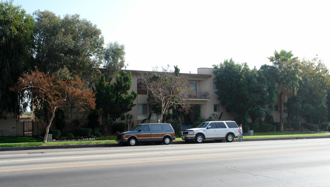 8850 Van Nuys Blvd in Panorama City, CA - Building Photo - Building Photo