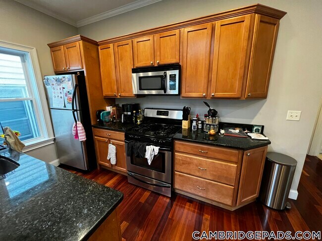 10 Bristol St, Unit 3 in Cambridge, MA - Building Photo - Building Photo