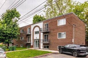 4864 Laniel Rue in Pierrefonds, QC - Building Photo