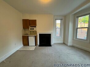 1223 Beacon St, Unit 308 in Brookline, MA - Building Photo - Building Photo