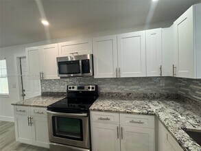 1657 SW 44th Ave in Fort Lauderdale, FL - Building Photo - Building Photo