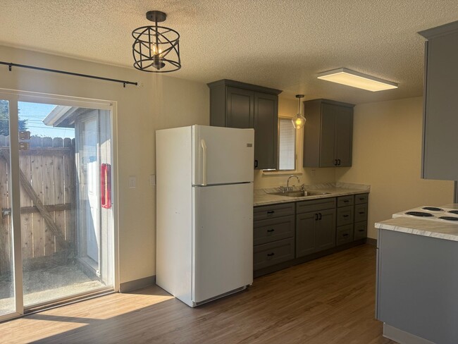 2729 California St in Eureka, CA - Building Photo - Building Photo