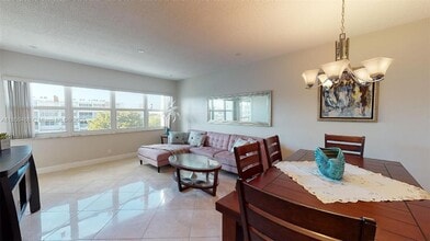 329 SE 3rd St in Hallandale Beach, FL - Building Photo - Building Photo