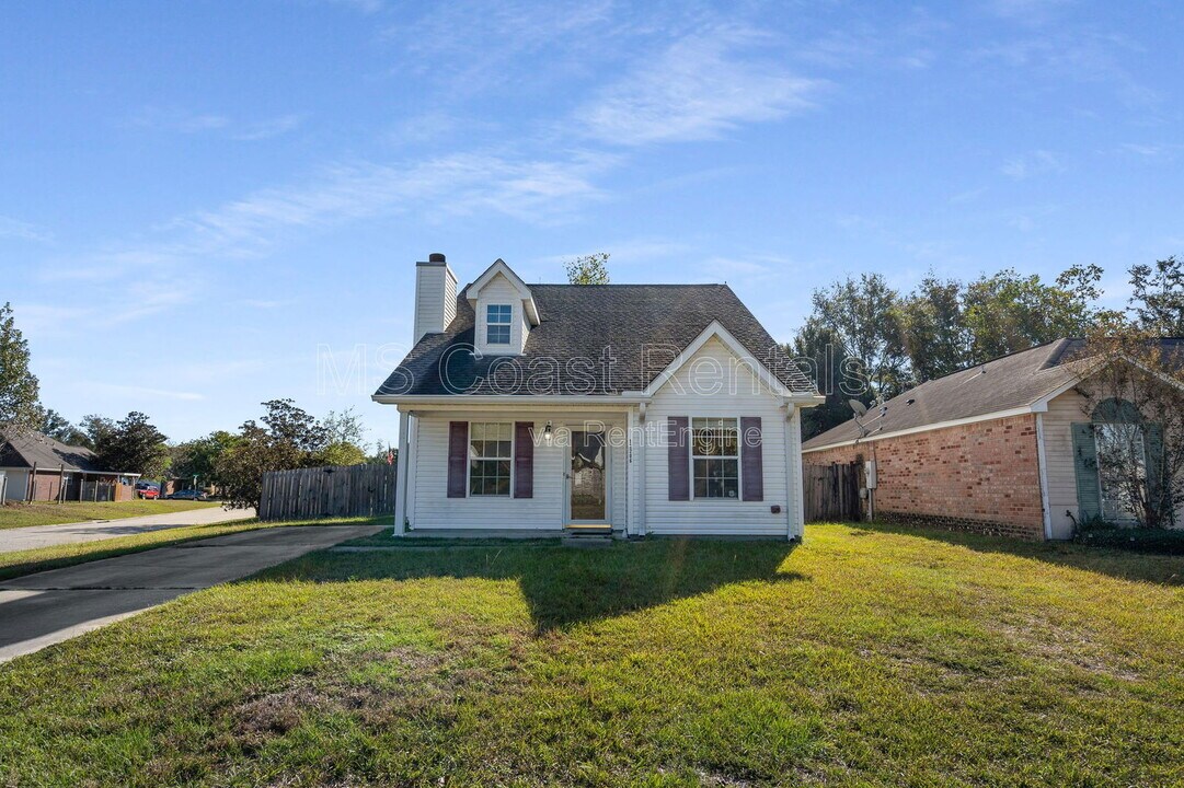 12206 Breezeway Cir in Gulfport, MS - Building Photo