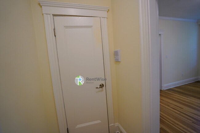 22 Chauncy St, Unit 10 in Cambridge, MA - Building Photo - Building Photo