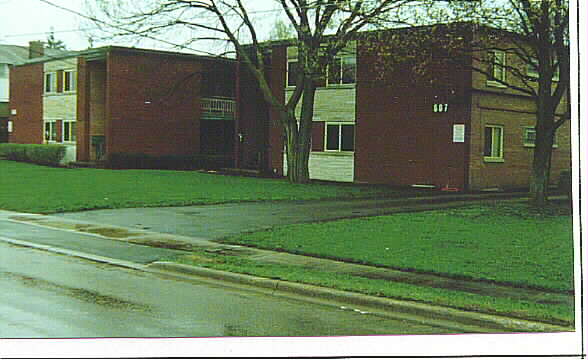 Libertyville Corporate Apartments in Libertyville, IL - Building Photo