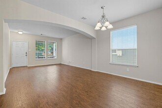 10512 Wylie Dr in Austin, TX - Building Photo - Building Photo