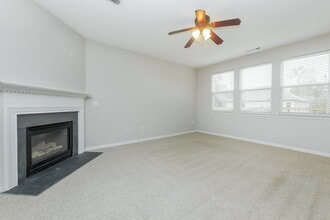 136 Maple Hill Dr in Newnan, GA - Building Photo - Building Photo