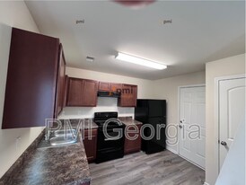 1725 Mary Ave in Griffin, GA - Building Photo