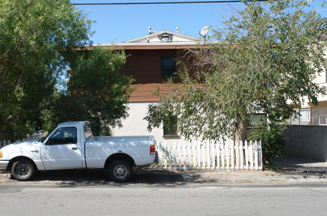 10429 Mcvine Ave in Sunland, CA - Building Photo - Building Photo