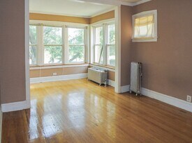 5011 N Damen Ave, Unit 1W in Chicago, IL - Building Photo