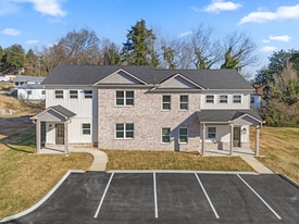 311 W Broad St in Clinton, TN - Building Photo