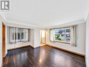 2455 Dominion Blvd in Windsor, ON - Building Photo - Building Photo