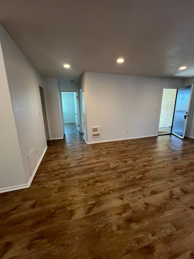 1676 Maple Ave, Unit 27 in Solvang, CA - Building Photo - Building Photo