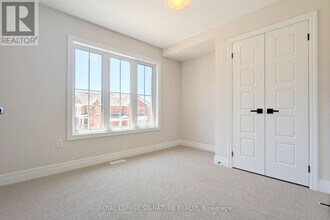 1225 Manitou Wy in Milton, ON - Building Photo - Building Photo