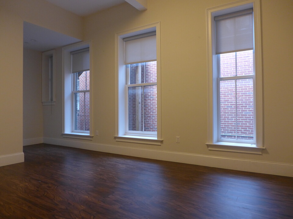 555 Shawmut Ave, Unit 4 in Boston, MA - Building Photo