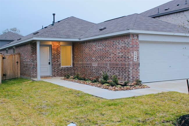 property at 1646 Gardenia Grv Ln