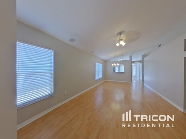 10608 Navigation Dr in Riverview, FL - Building Photo - Building Photo