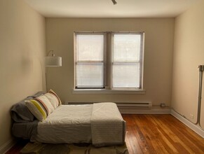 339 Howard St, Unit 208 in Evanston, IL - Building Photo - Building Photo