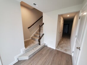 31 Roundstone Run in Swedesboro, NJ - Foto de edificio - Building Photo