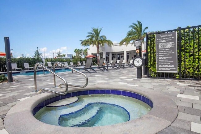 1240 NE 24th St in Wilton Manors, FL - Building Photo - Building Photo