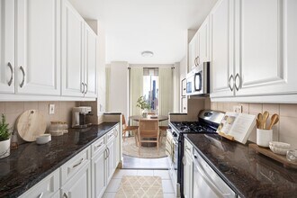 Kips Bay Court in New York, NY - Building Photo - Building Photo