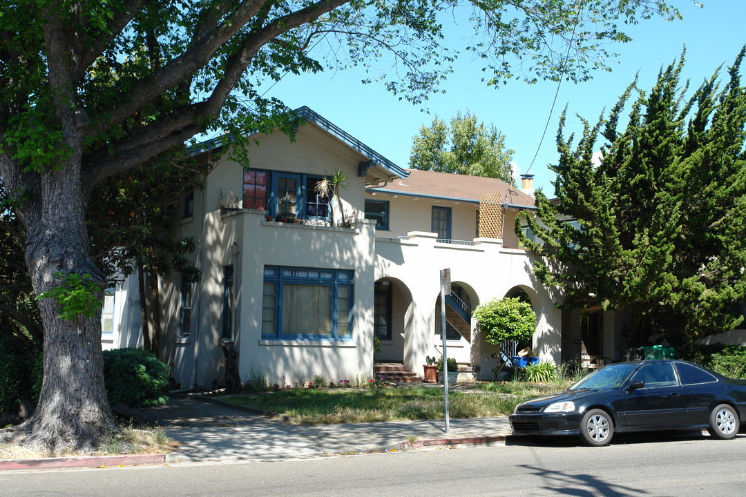 3158 College Ave in Berkeley, CA - Building Photo